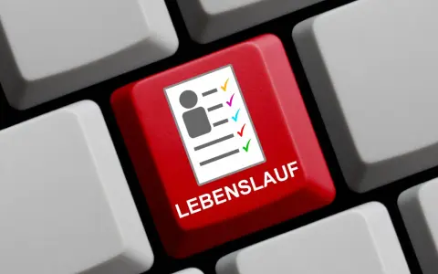 Rote Taste mit einem Symbol für einen schulischen Lebenslauf und dem Text "LEBENSLAUF".